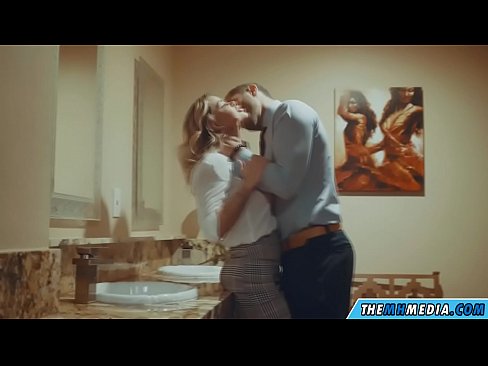 ❤️ Nigbati bilondi ti oyan ba tan ọ ni yara isinmi ti gbogbo eniyan ️  Ibalopo ❌️